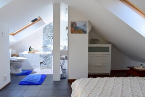 Room - Rooftop terrace loft apartment, home cinema (Praha 10)