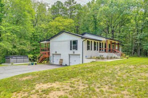 A two-story house with a covered porch and a garage. - Hilltop Studio Hideaway Near Chattanooga (Middle Valley)