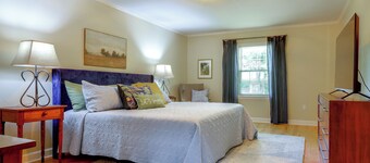 Office, Deck, Yard: Thomasville Gem on Golf Course