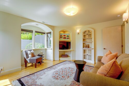 3/4 Mi to Carmel Beach! Walkable Extended Escape