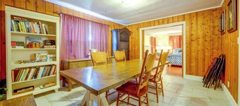 1 Mi to Dtwn Conway! Home w/ Fenced Yard & Patios