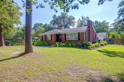 1 Mi to Dtwn Conway! Home w/ Fenced Yard & Patios