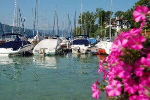 A marina with various boats docked. - Holiday apartment with 1 bedroom (Krumpendorf)
