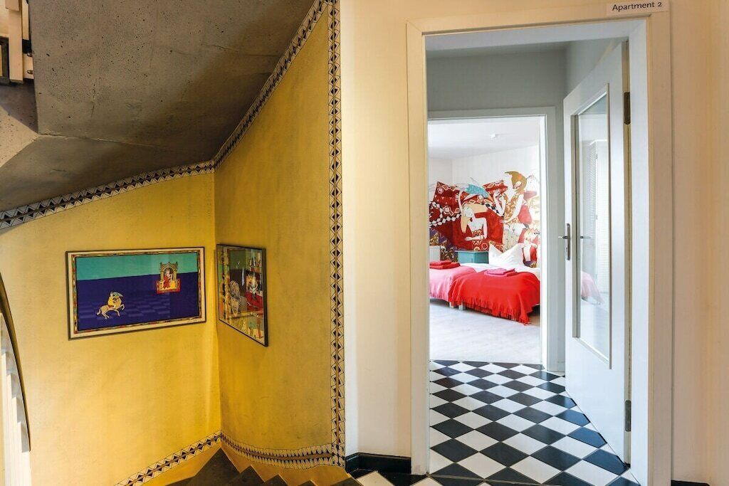 WiFi (free), bed sheets
