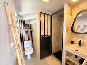 Bathroom - Vrbo Property (Régnié-Durette)