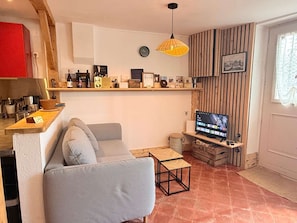 Living area - Vrbo Property (Régnié-Durette)