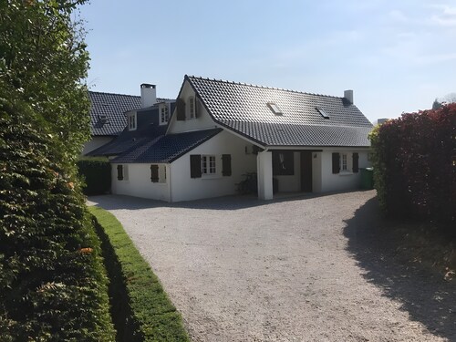 Gîte Du Val Doré: private terrace, private garden & Wi-Fi in Campagne-lès-Guines