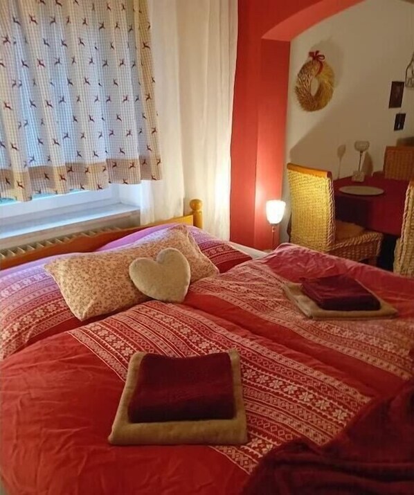 Room - ||-------------To the ancient pine tree-----------------|| (kiefersfelden)