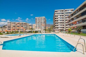 A swimming pool surrounded by multi-story residential buildings with balconies. - Nogalera Privée - Adults Only (Torremolinos)