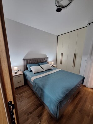 Unclassified image, 2 of 9, button - Modern 1 bedroom - Free Street Parking - Self Check In - AC (Podgorica)