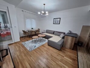 Unclassified image, 4 of 9, button - Modern 1 bedroom - Free Street Parking - Self Check In - AC (Podgorica)