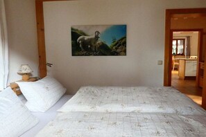 Room - Holiday apartment in Oberammergau with Wi-Fi (Oberammergau)