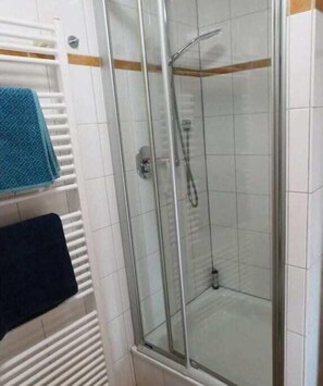 Bathroom - Holiday apartment in Oberammergau with Wi-Fi (Oberammergau)