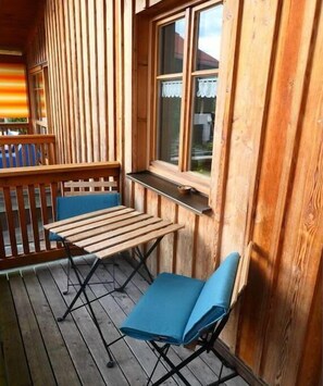 Outdoor dining - Holiday apartment in Oberammergau with Wi-Fi (Oberammergau)