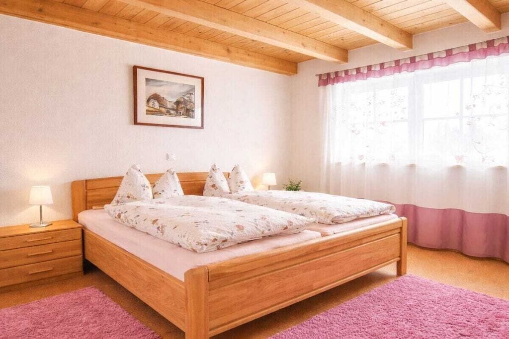 WiFi (free), bed sheets
