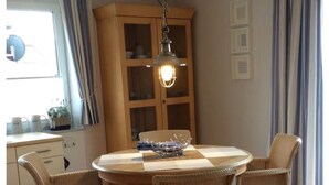 Unclassified image, 5 of 21, button - Apartment 'Anna Sandbank' with Private Terrace, Private Garden and Wi-Fi (Krummhörn)