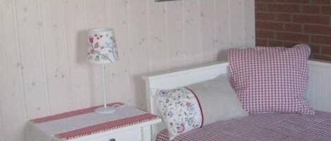 Iron/ironing board, WiFi (free)