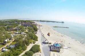 Beach - Cabin in Makkum with swimming pool (Makkum)