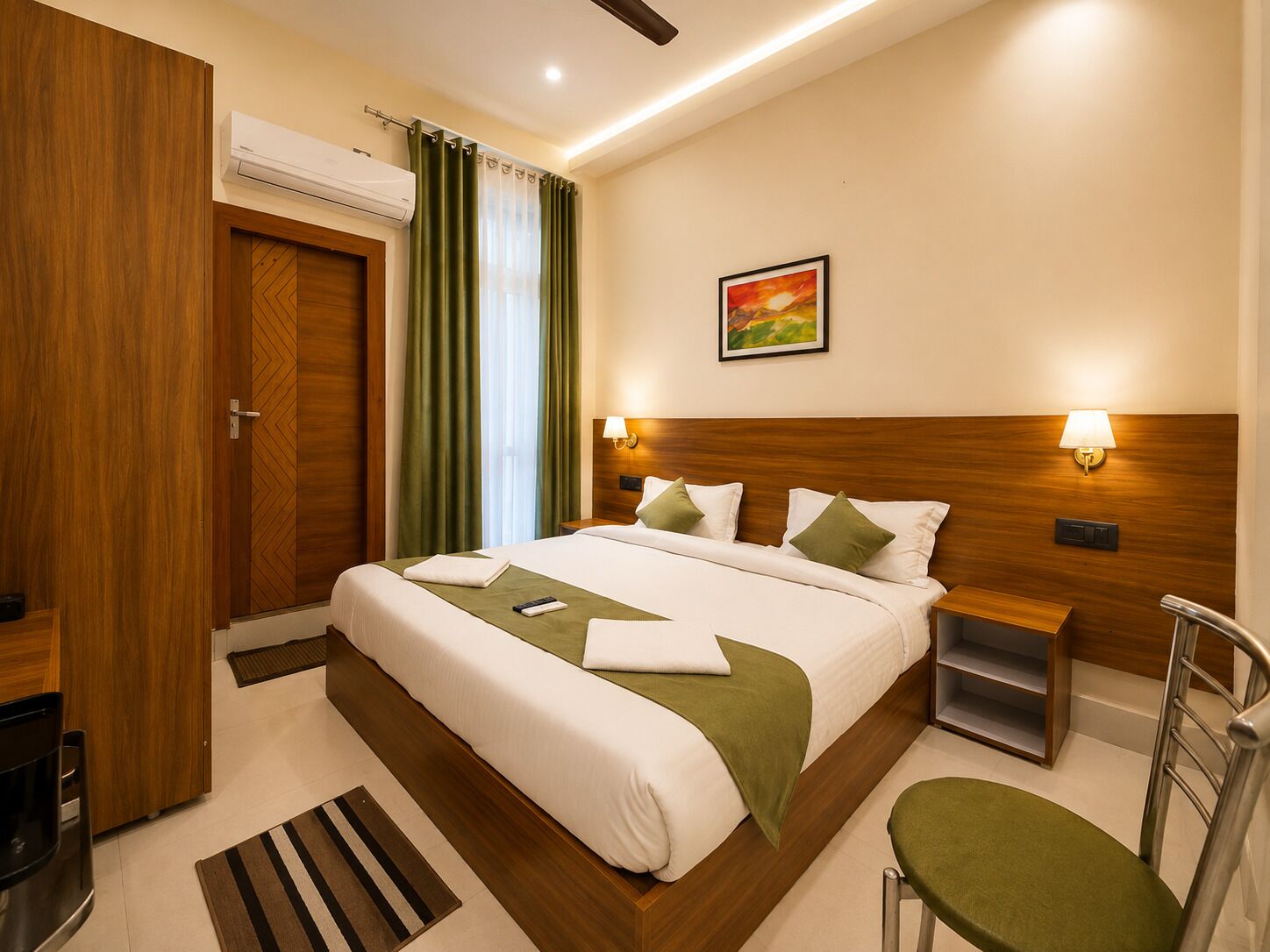 Deluxe Room, Balcony, Mountain View | Desk, WiFi (free)