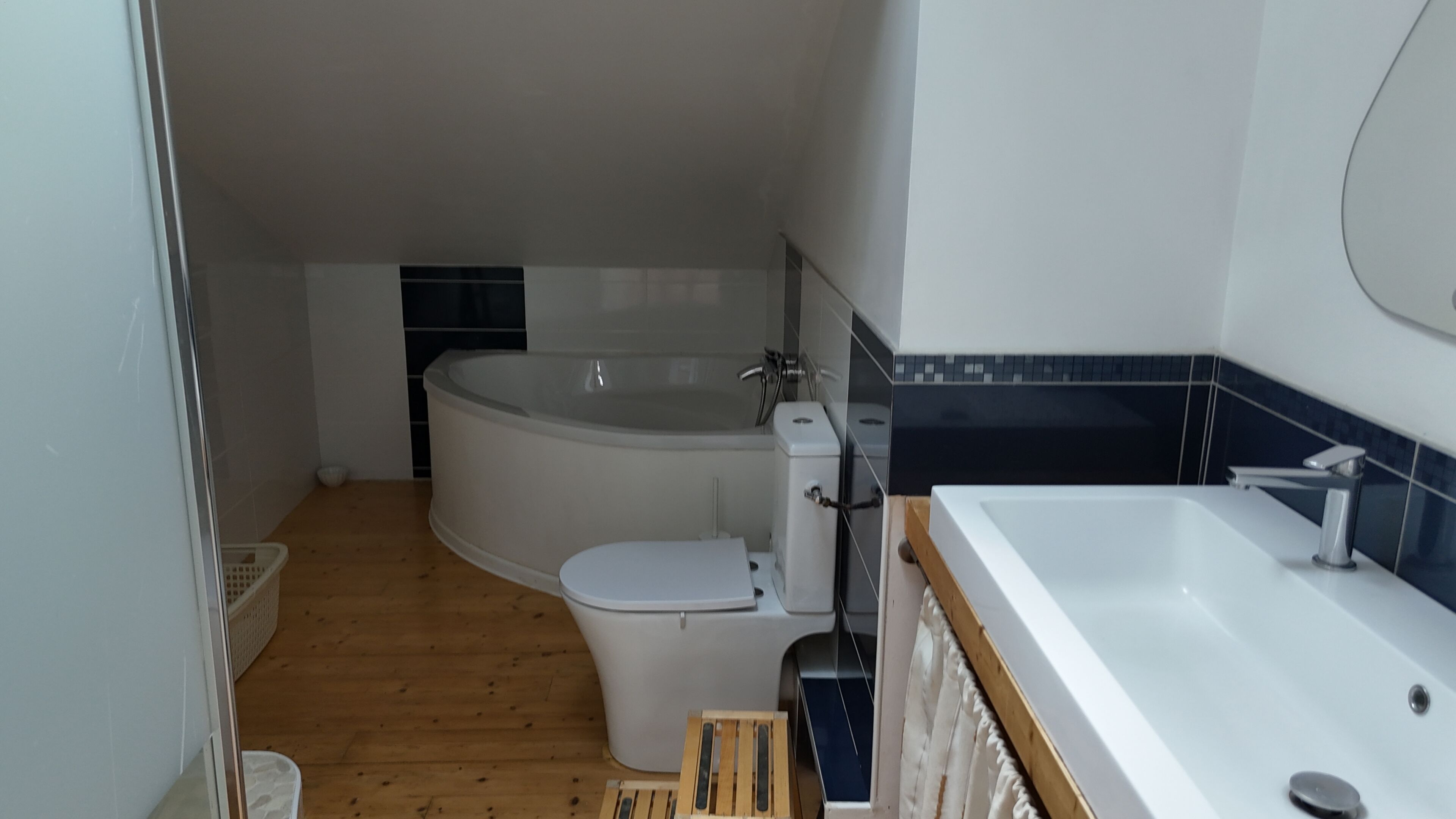 A bathroom with a bathtub, toilet, and sink.
