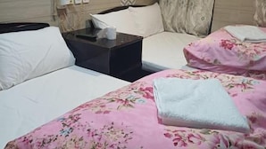 패밀리 쿼드룸, 시내 전망 | 다리미/다리미판, 무료 WiFi