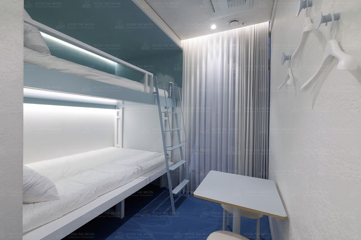 Cortinas blackout, sistema de insonorización y wifi gratis 