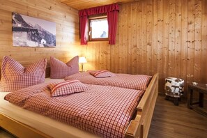 Room - Ibex in the country house by the stream (Oberstdorf)