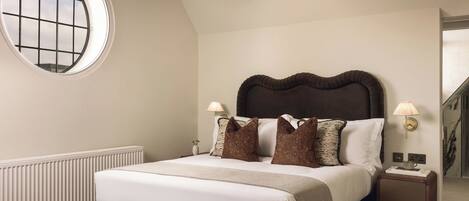 2 Bedroom Apartment with Sofa Bed | In-room safe, laptop workspace, iron/ironing board, cribs (free)