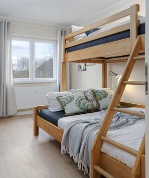 Iron/ironing board, WiFi (free) - Holiday apartment with 1 bedroom (Fehmarn)