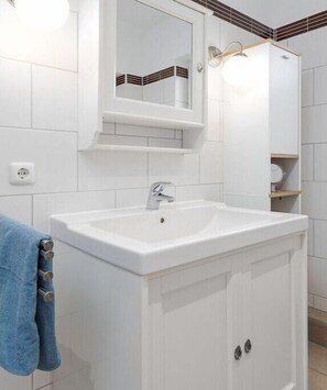 Bathroom - Holiday apartment with 1 bedroom (Fehmarn)