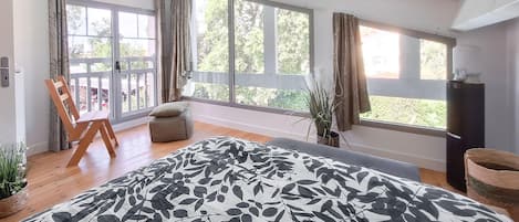 4 bedrooms, iron/ironing board, travel crib, WiFi (free)