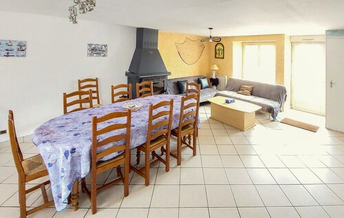 Nice home in Cancale with WiFi
