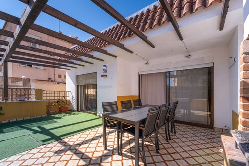 Vacation Home with Terrace, Barbecue, WiFi, and Air Conditioning