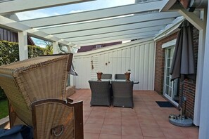 Outdoor dining - Holiday home with 1 bedroom (Wangerland Hooksiel)