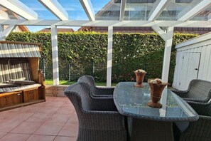 Outdoor dining - Holiday home with 1 bedroom (Wangerland Hooksiel)