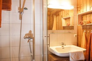 Bathroom - Chamois in the country house by the stream (Oberstdorf)