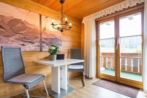 Dining - Chamois in the country house by the stream (Oberstdorf)