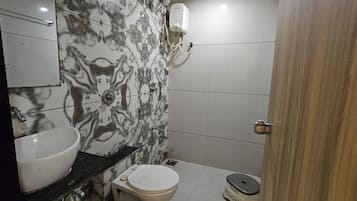 Deluxe Double Room, City View | Bathroom | Shower, free toiletries, slippers, towels