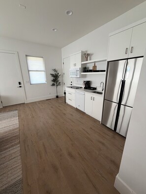 Private kitchen - Parkside Luxury Suite (Lehi)