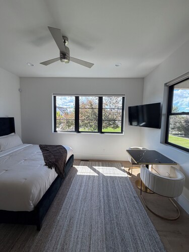 Parkside Luxury Suite