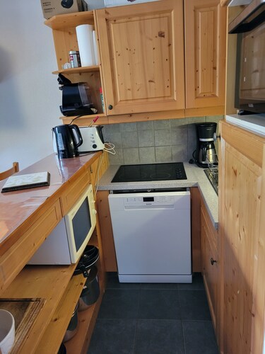 QUIET APARTMENT FOR 6 PEOPLE, 45 m², South-Facing Balcony, Pool, Sauna, Steam Room