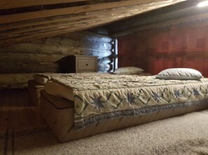 A small, cozy room with a single bed, a nightstand, and a dresser. - Salmikankaan Kelo C3 | Homelike Apt Near Ski Lifts (Ruka)