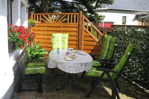 Outdoor dining - Holiday home with 2 bedrooms (Muldenhammer\/OT Hammerbrücke)