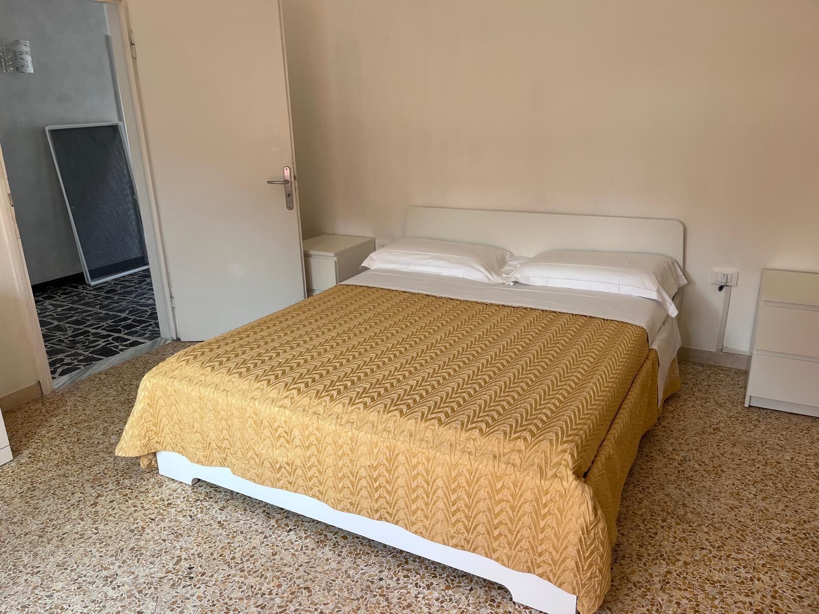 WiFi, bed sheets
