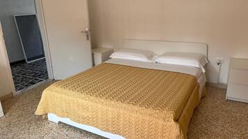 WiFi, bed sheets
