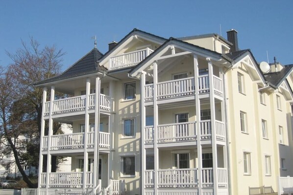 A multi-story building with balconies, likely a hotel or apartment complex. - Holiday apartment with 2 bedrooms (Heringsdorf)