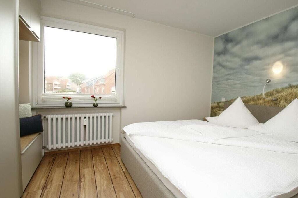 Iron/ironing board, WiFi (free), bed sheets