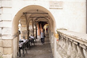 Outdoor dining - Vrbo Property (Padova)