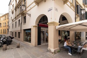 Outdoor dining - Vrbo Property (Padova)