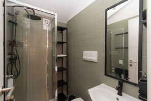 Bathroom - Vrbo Property (Padova)